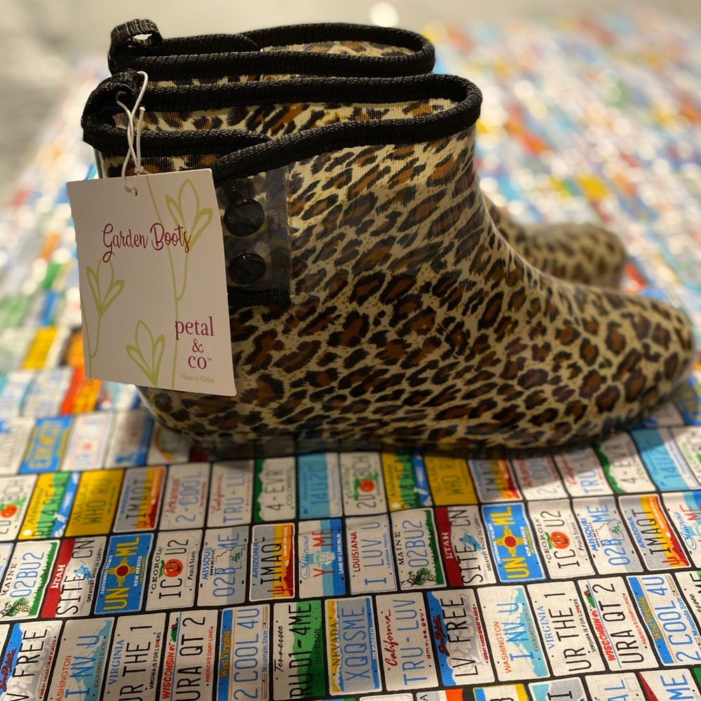 Garden Boots Size 9 Women’s Leaopard Print Animal Print Rainboots Chore Boots